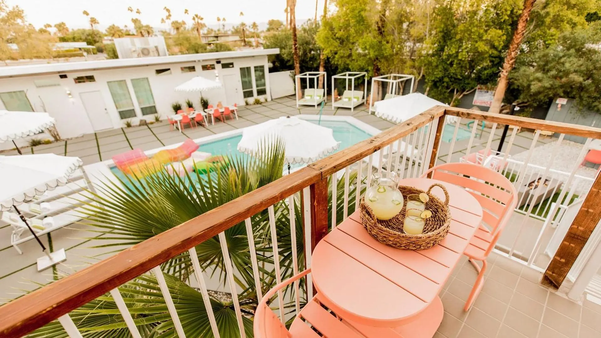 Сasa de vacaciones 5 Private Rooms Sleeps 14 Wesley Studio Buyout Palm Springs